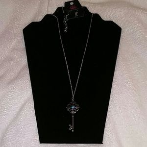 Paparazzi necklace and earrings